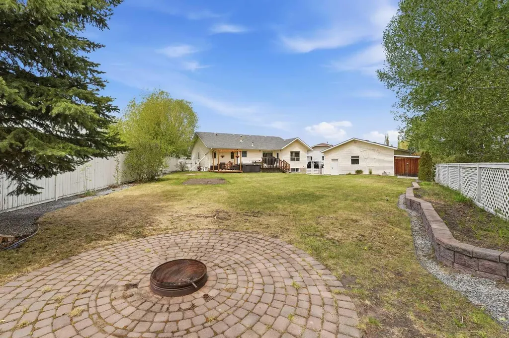 18 Osmond Close Red Deer AB T4N 6Y1
