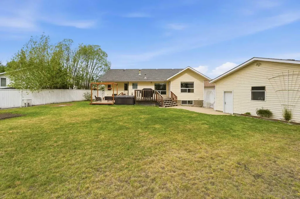 18 Osmond Close Red Deer AB T4N 6Y1