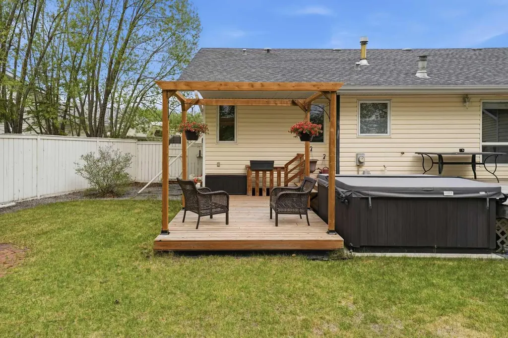 18 Osmond Close Red Deer AB T4N 6Y1