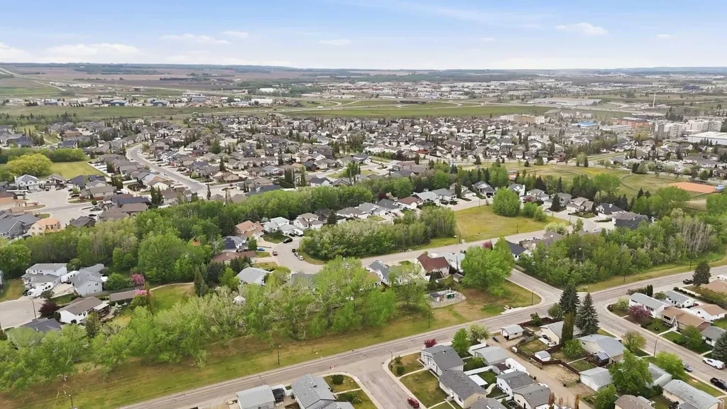 18 Osmond Close Red Deer AB T4N 6Y1