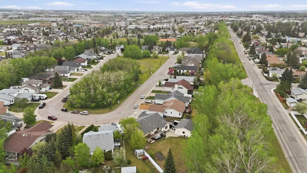 18 Osmond Close Red Deer AB T4N 6Y1