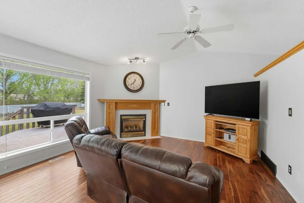 18 Osmond Close Red Deer AB T4N 6Y1