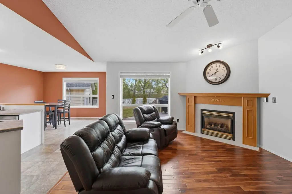 18 Osmond Close Red Deer AB T4N 6Y1