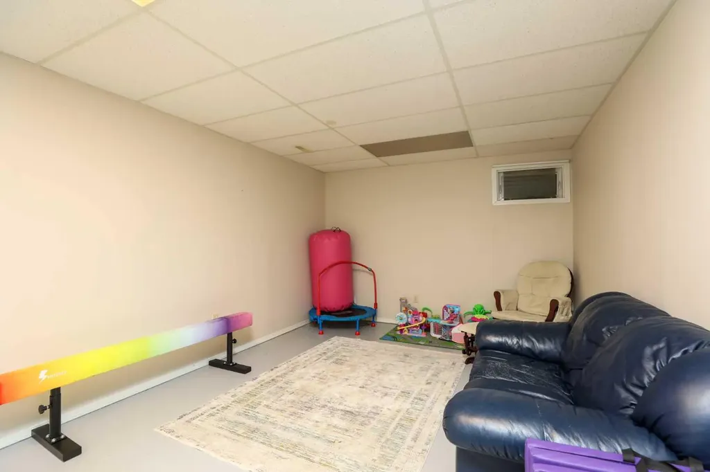 265 Sprague Way Medicine Hat AB T1B 3L9