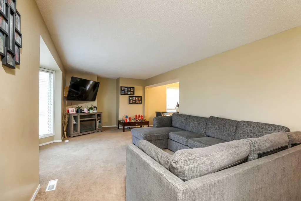 265 Sprague Way Medicine Hat AB T1B 3L9