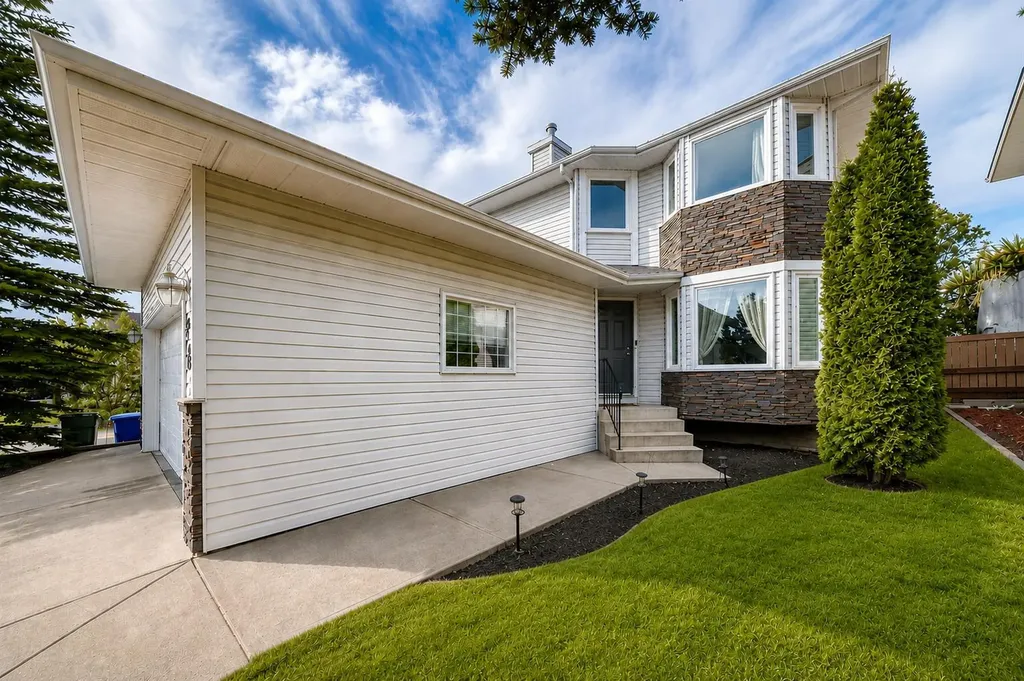 232 Macewan Ridge Close NW Calgary AB T3K 3A7