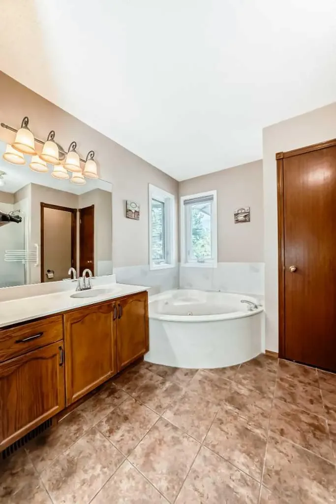 232 Macewan Ridge Close NW Calgary AB T3K 3A7
