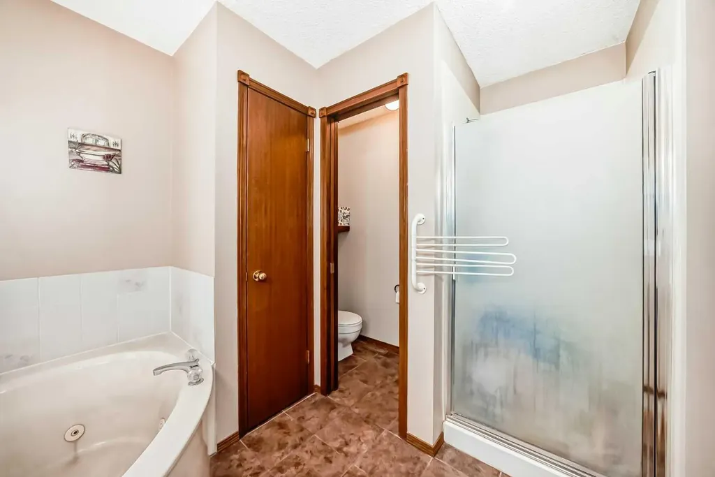 232 Macewan Ridge Close NW Calgary AB T3K 3A7