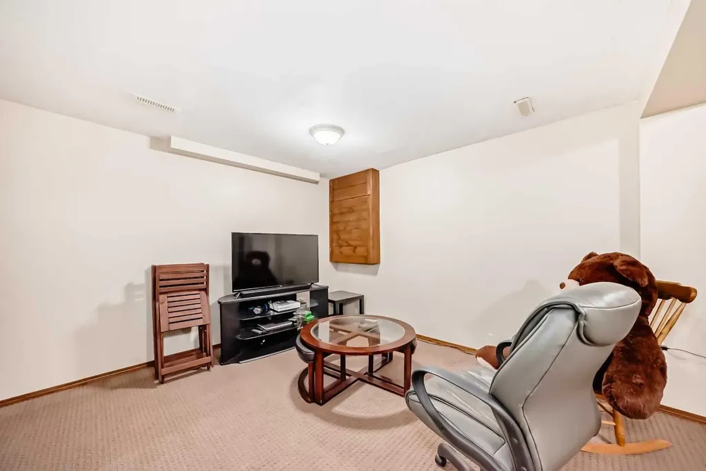 232 Macewan Ridge Close NW Calgary AB T3K 3A7