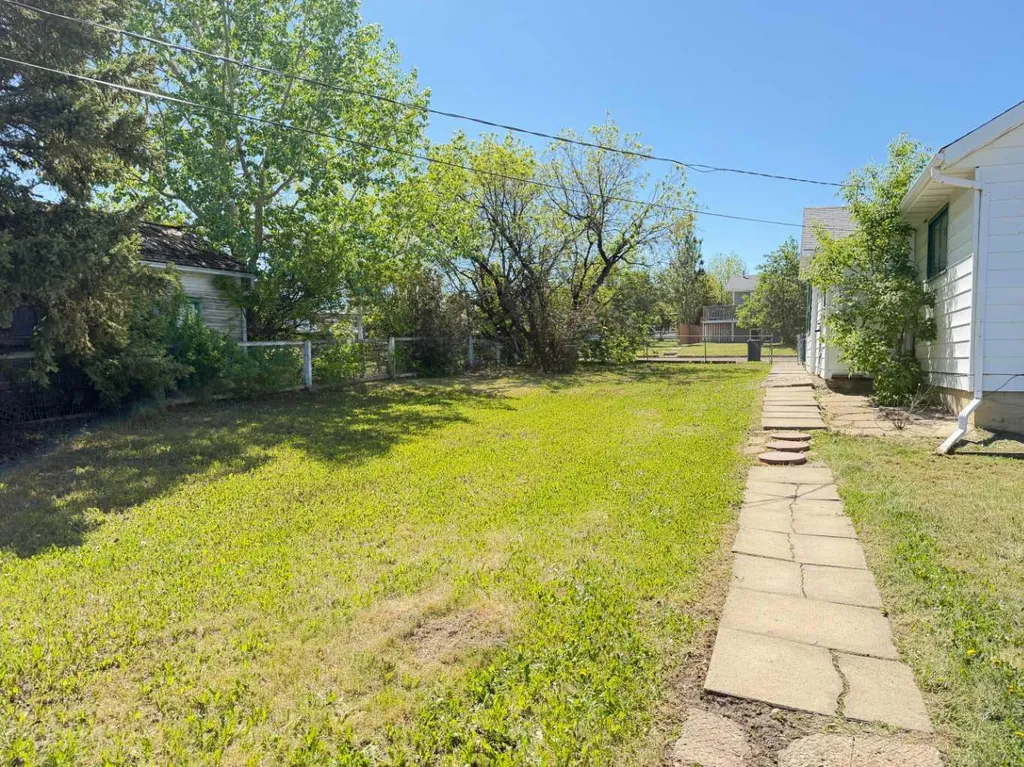 5027 46 Avenue Spirit River AB T0H 3G0