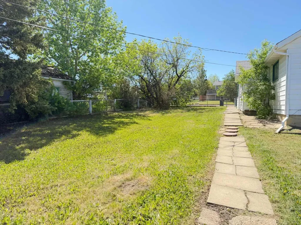 5027 46 Avenue Spirit River AB T0H 3G0