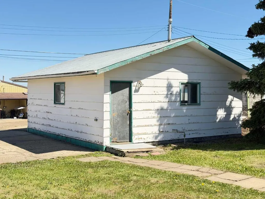 5027 46 Avenue Spirit River AB T0H 3G0