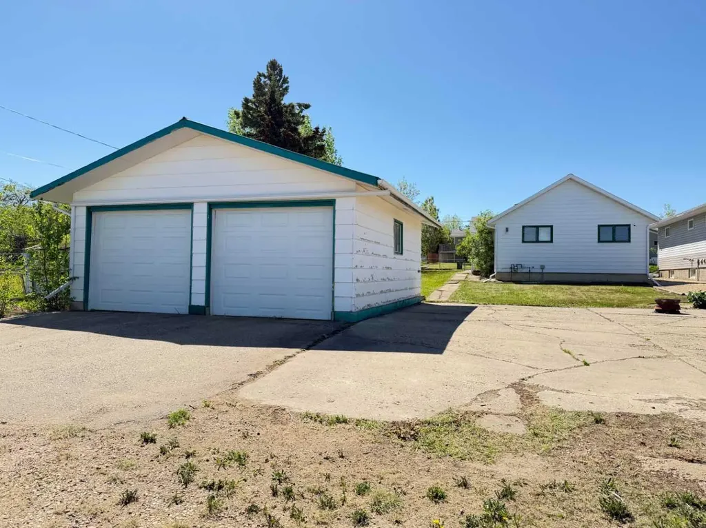 5027 46 Avenue Spirit River AB T0H 3G0