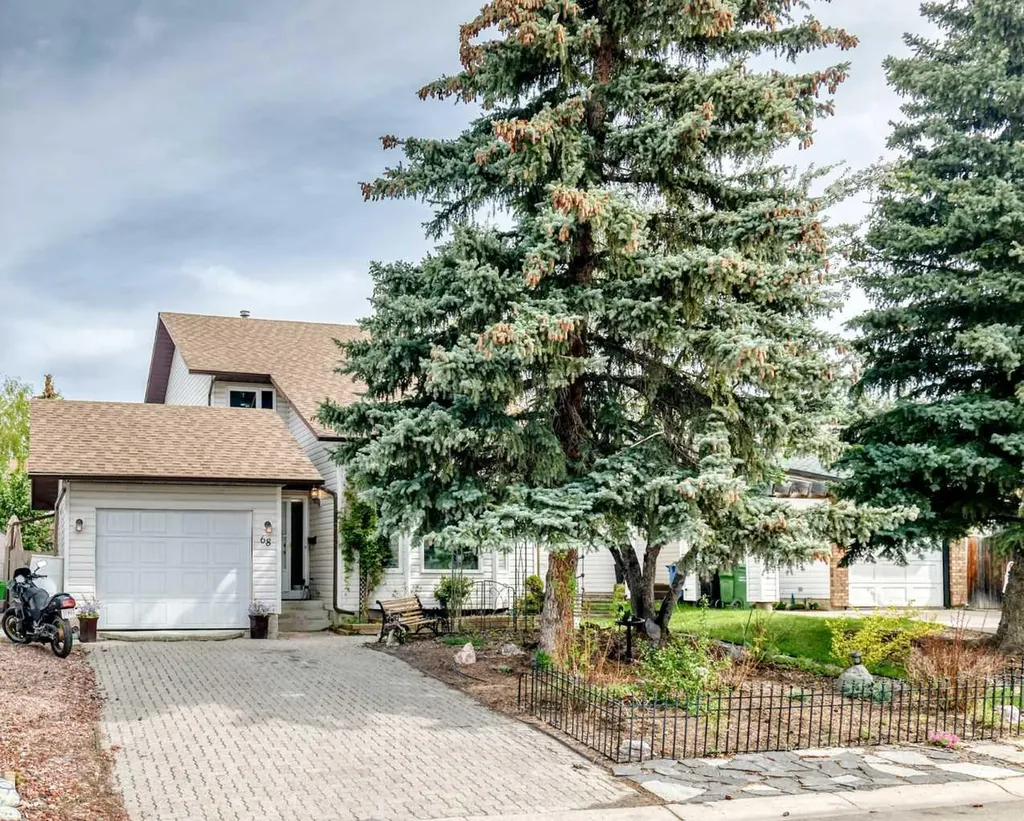 68 Woodview Court SW Calgary AB T2W 4X4