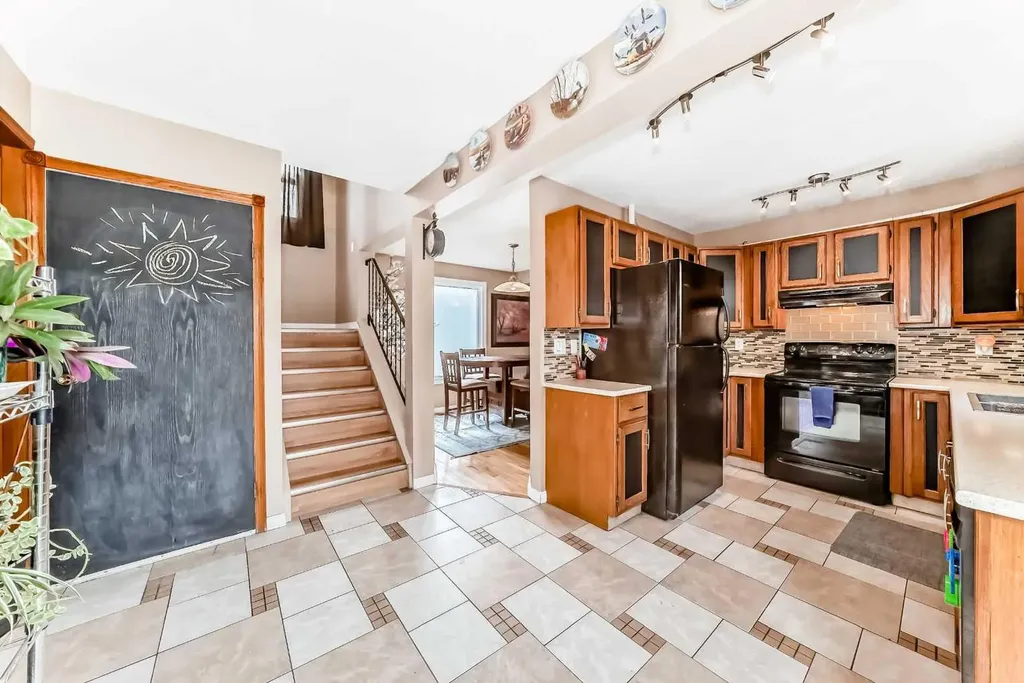 68 Woodview Court SW Calgary AB T2W 4X4