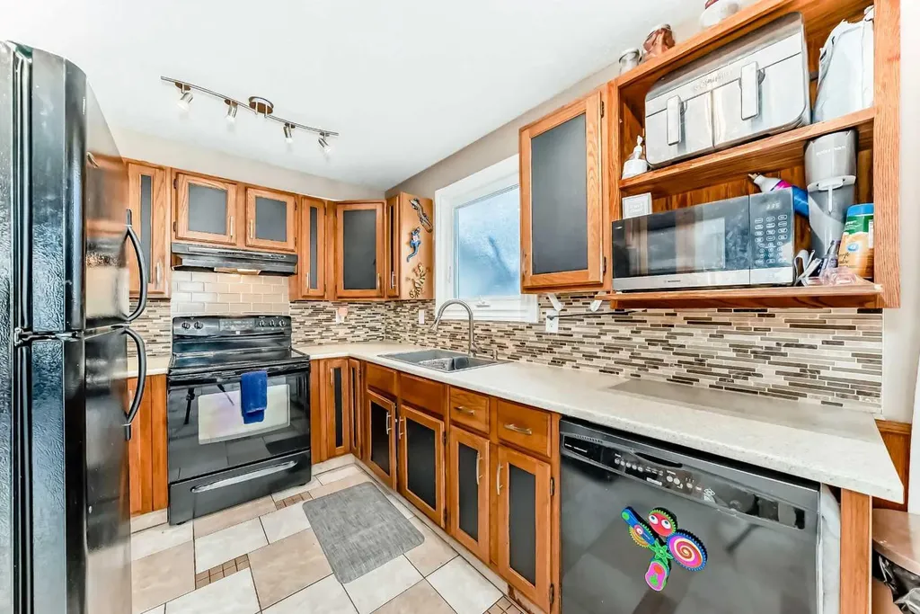 68 Woodview Court SW Calgary AB T2W 4X4
