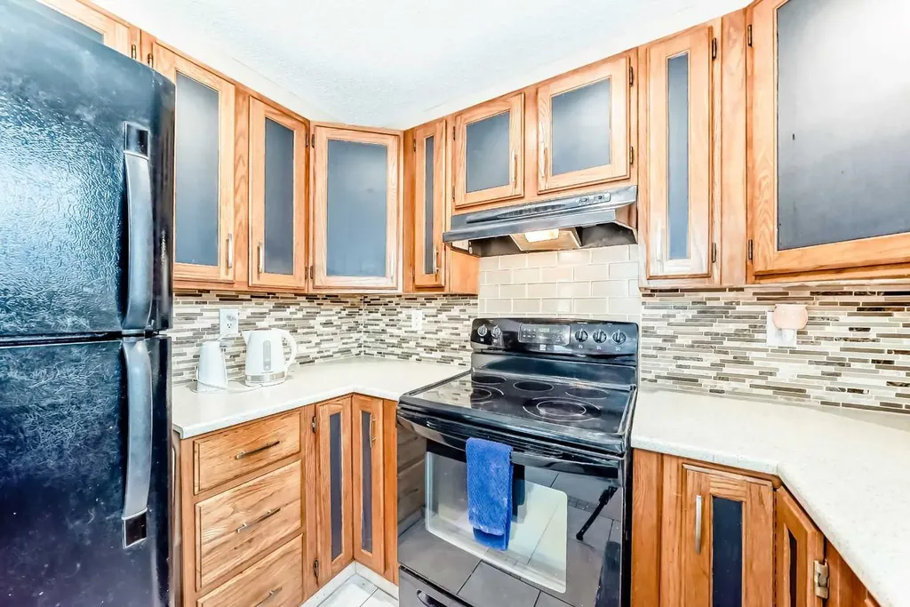 68 Woodview Court SW Calgary AB T2W 4X4