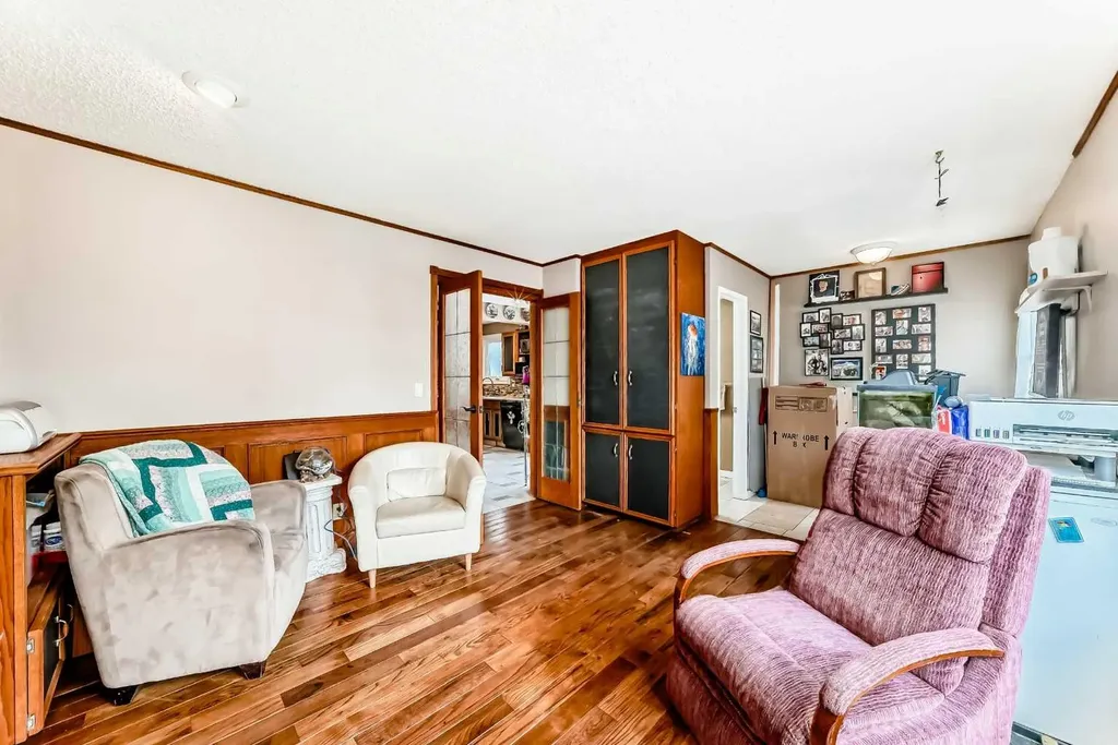 68 Woodview Court SW Calgary AB T2W 4X4