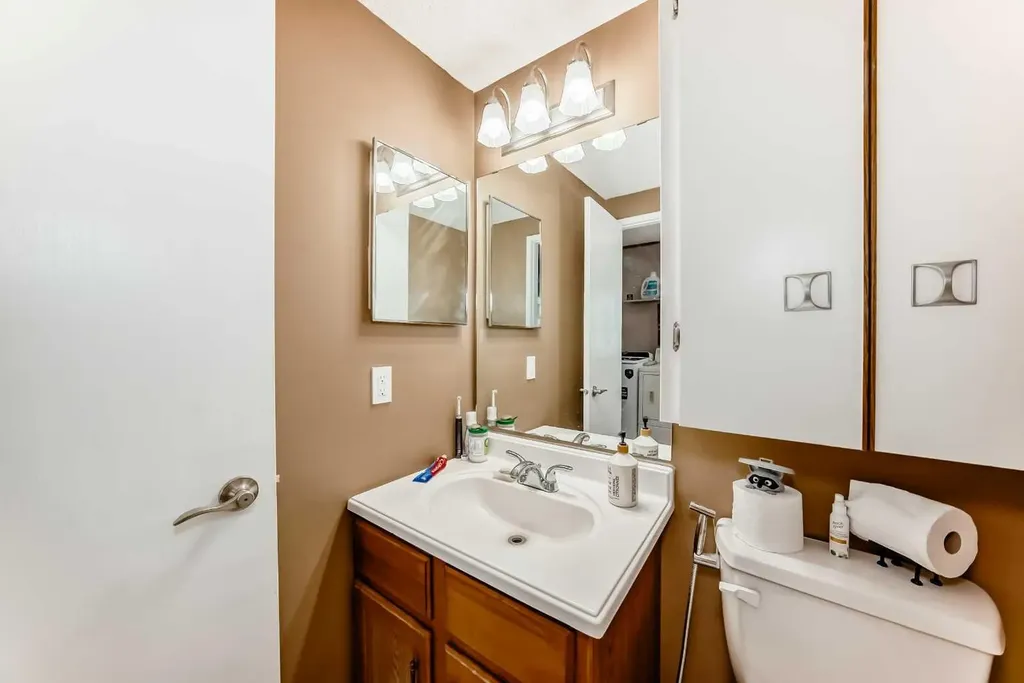 68 Woodview Court SW Calgary AB T2W 4X4