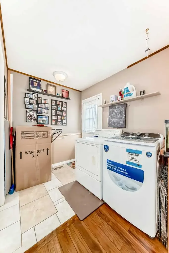 68 Woodview Court SW Calgary AB T2W 4X4