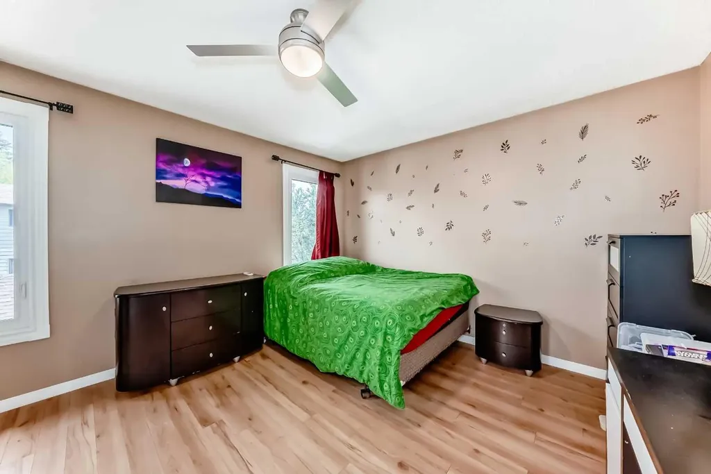 68 Woodview Court SW Calgary AB T2W 4X4