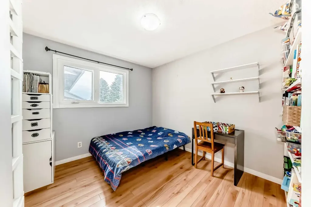 68 Woodview Court SW Calgary AB T2W 4X4