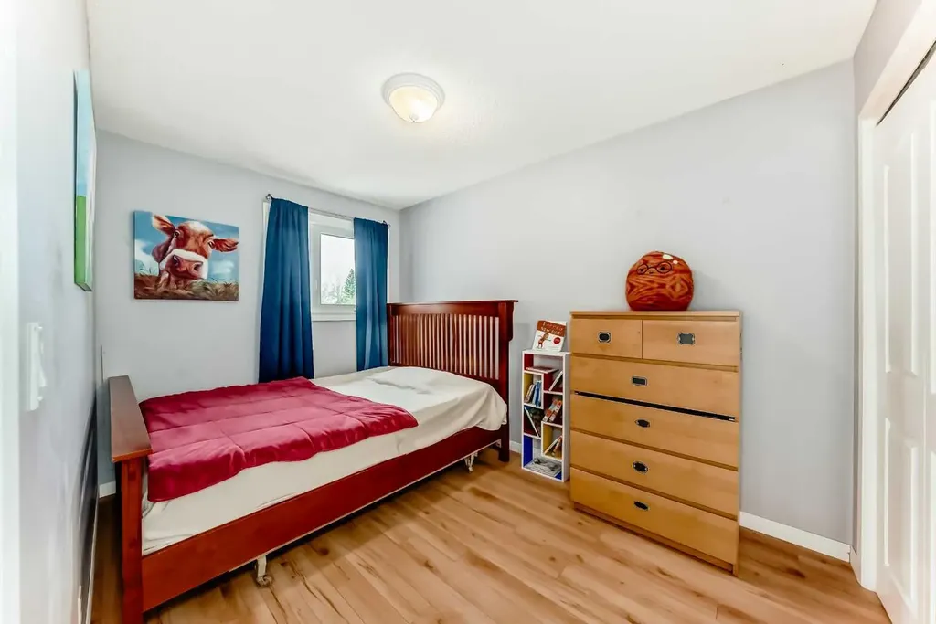 68 Woodview Court SW Calgary AB T2W 4X4