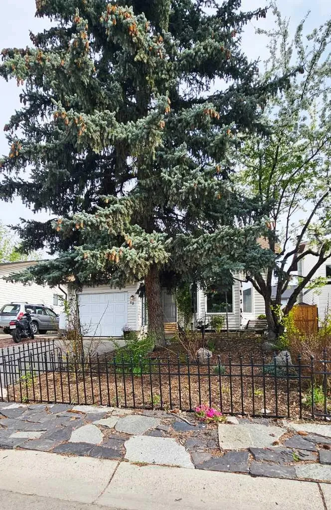 68 Woodview Court SW Calgary AB T2W 4X4