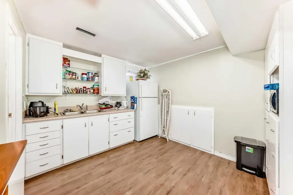 68 Woodview Court SW Calgary AB T2W 4X4