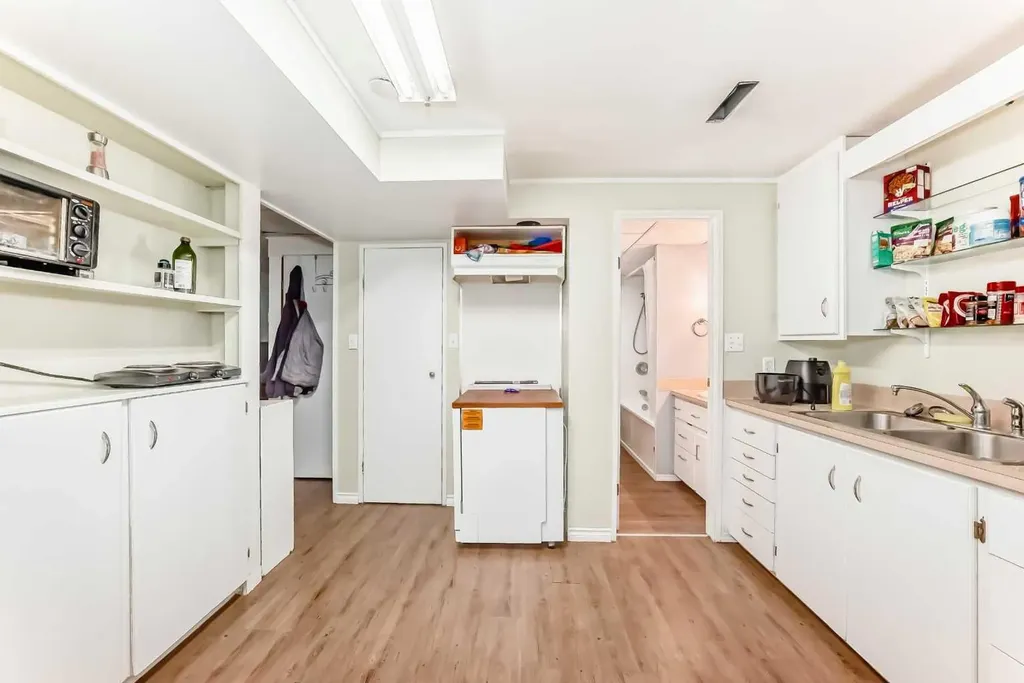 68 Woodview Court SW Calgary AB T2W 4X4