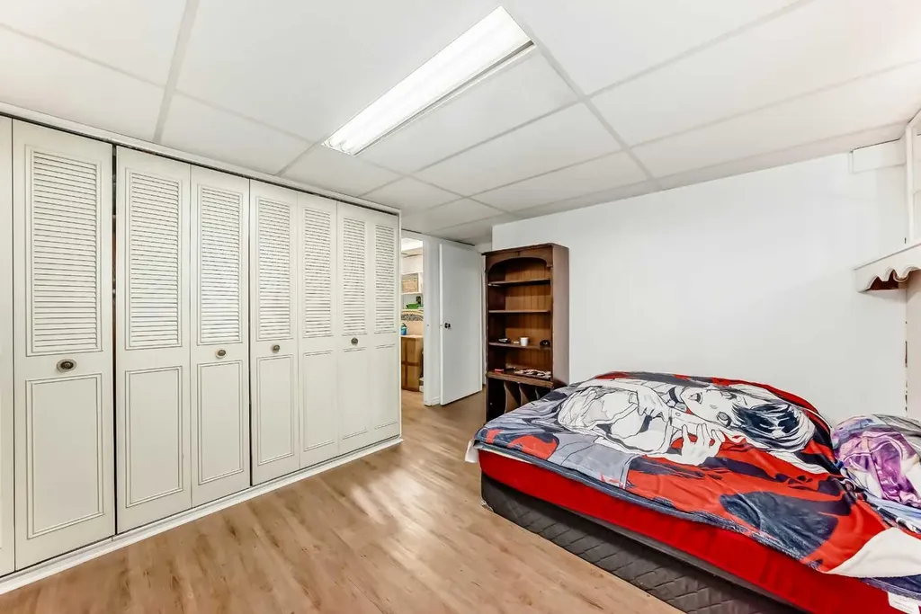 68 Woodview Court SW Calgary AB T2W 4X4