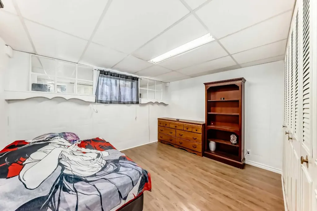 68 Woodview Court SW Calgary AB T2W 4X4
