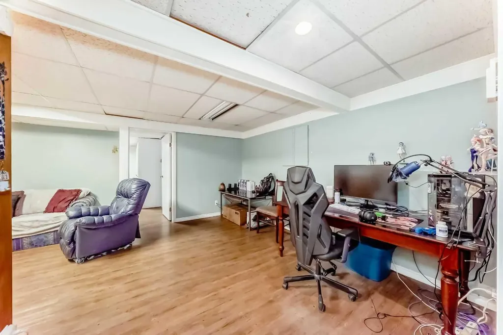 68 Woodview Court SW Calgary AB T2W 4X4