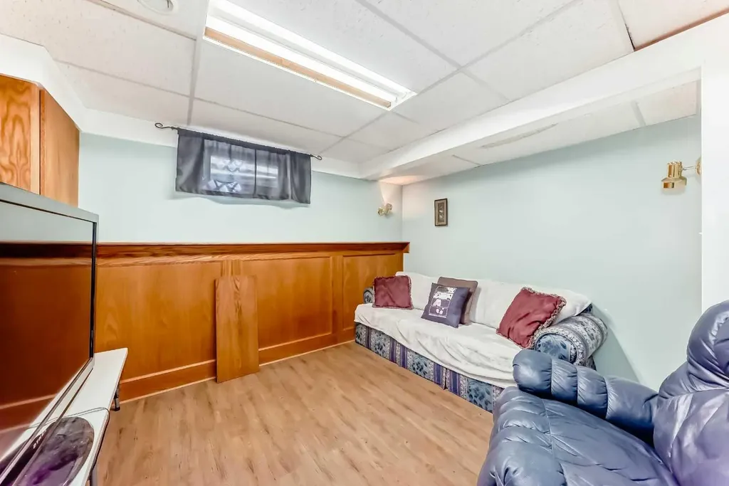68 Woodview Court SW Calgary AB T2W 4X4