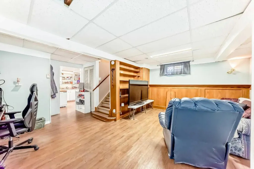 68 Woodview Court SW Calgary AB T2W 4X4