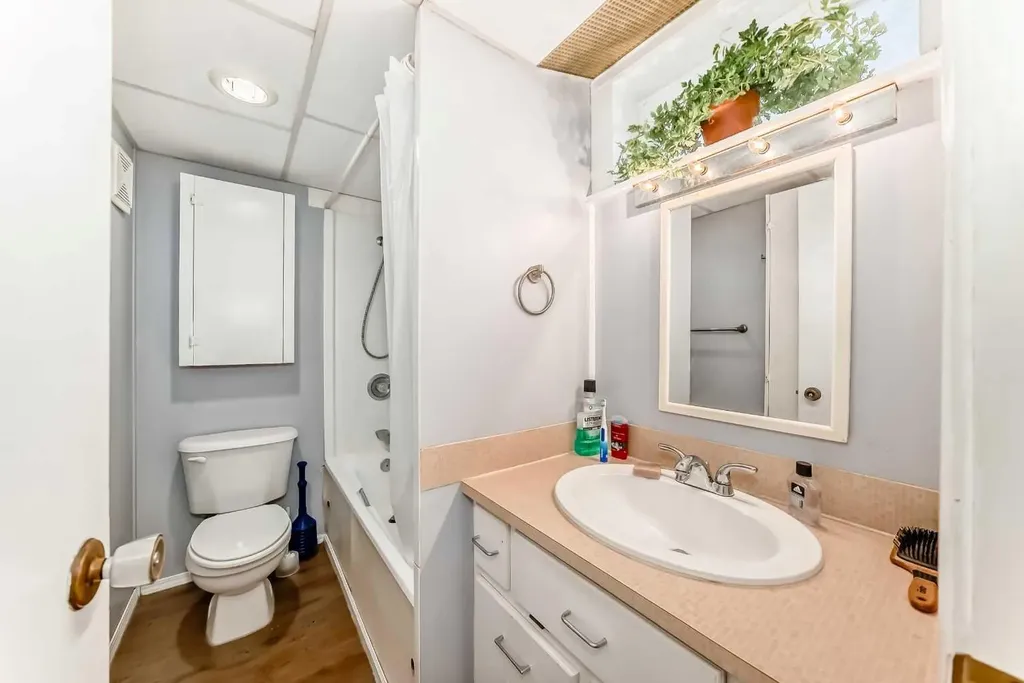 68 Woodview Court SW Calgary AB T2W 4X4