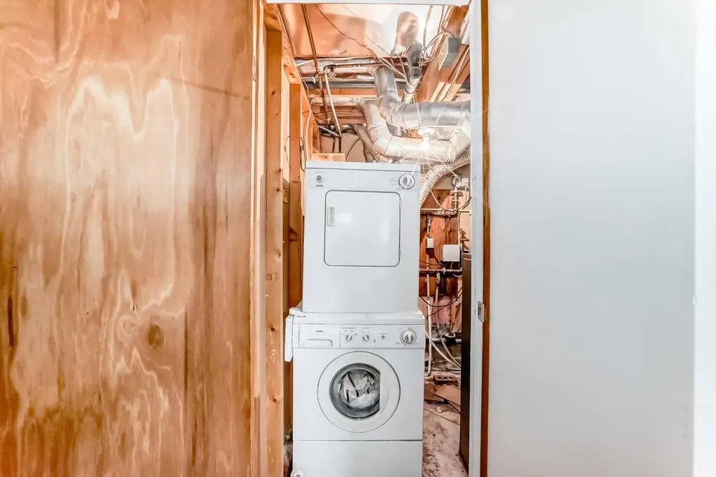 68 Woodview Court SW Calgary AB T2W 4X4