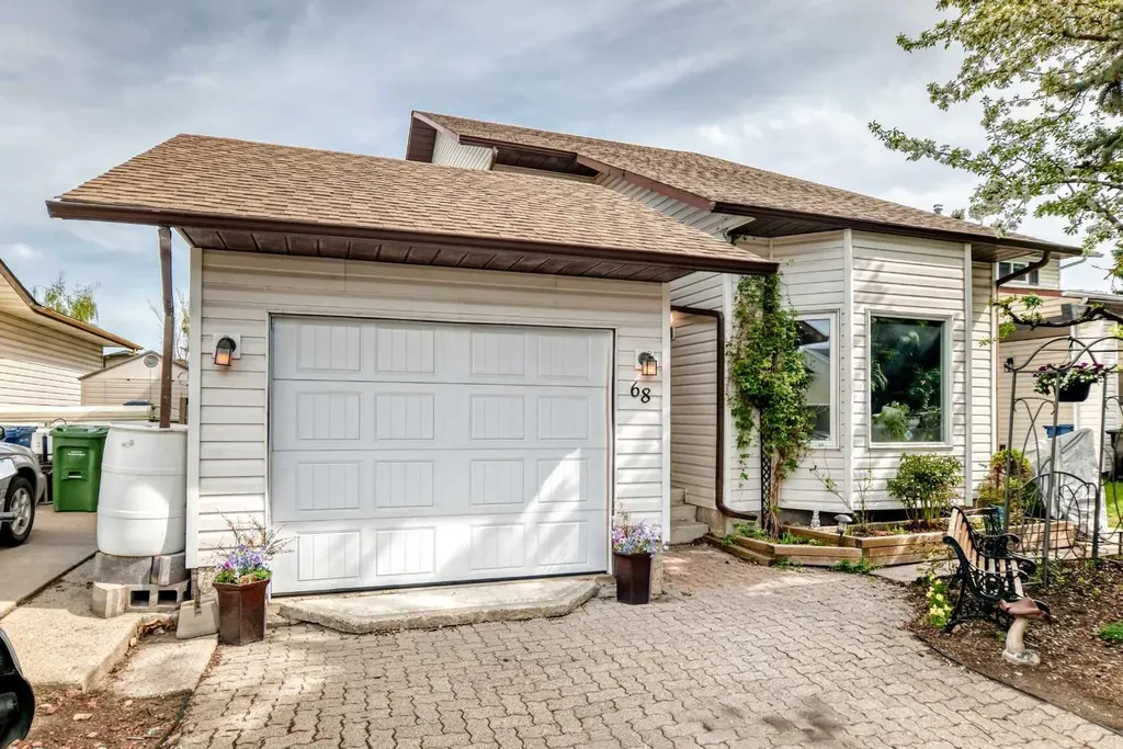 68 Woodview Court SW Calgary AB T2W 4X4