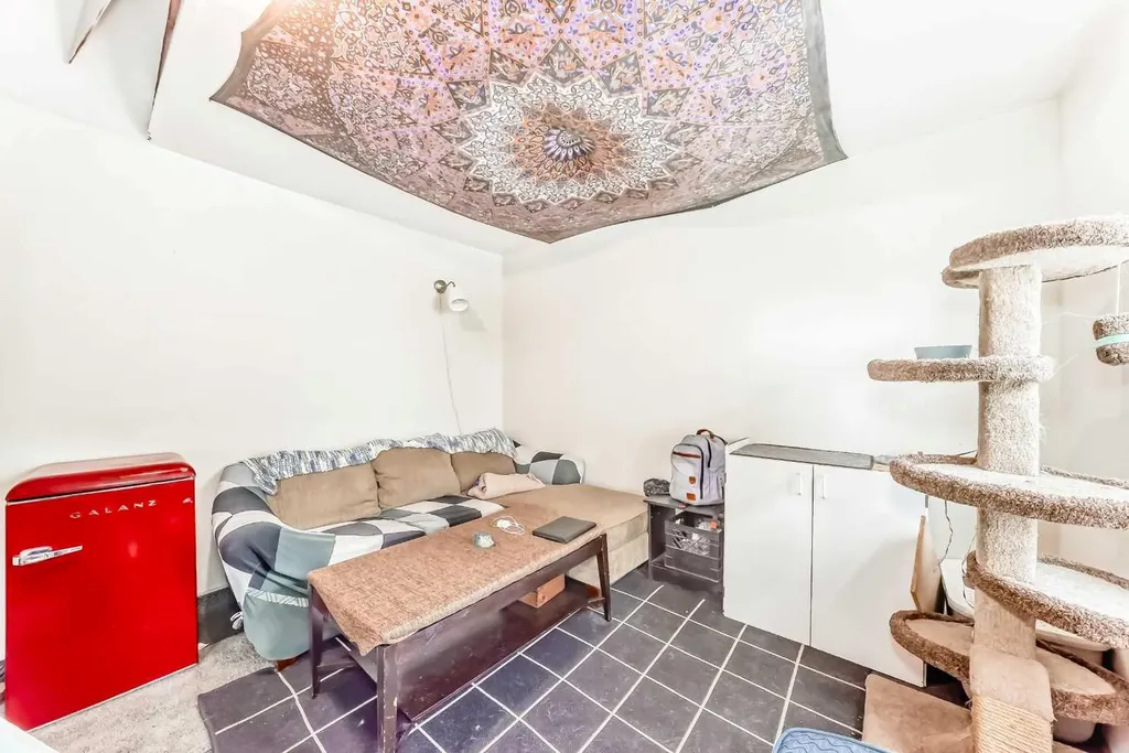 68 Woodview Court SW Calgary AB T2W 4X4