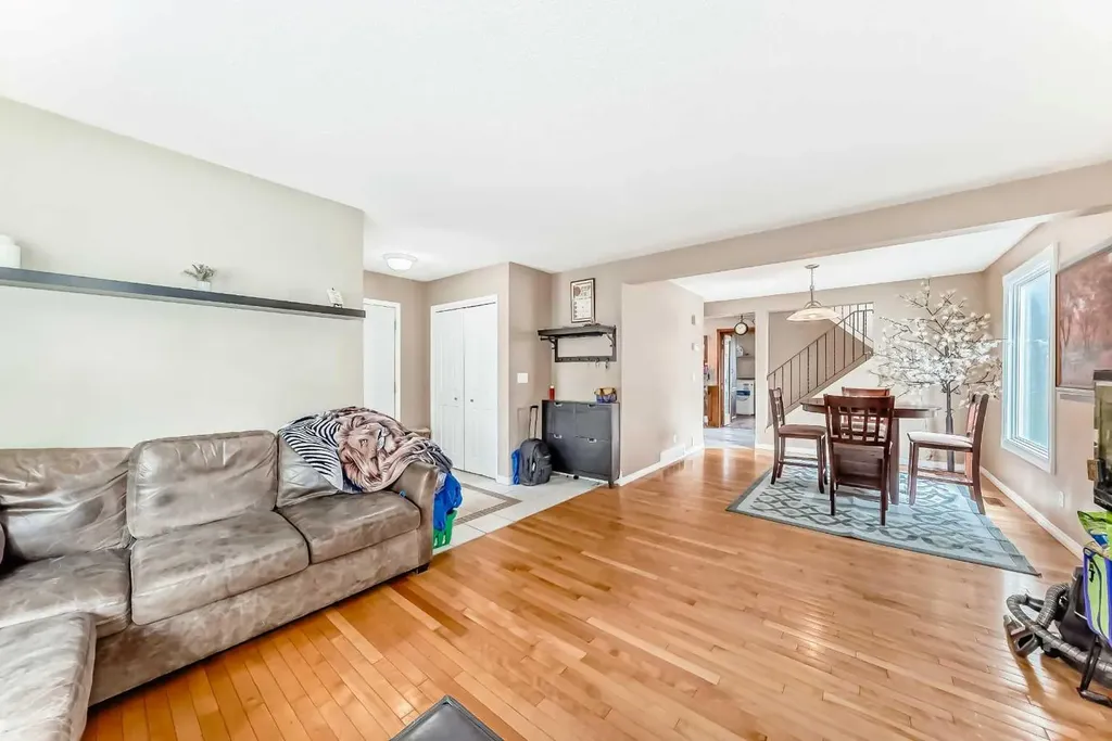 68 Woodview Court SW Calgary AB T2W 4X4