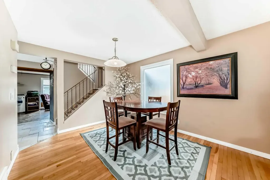 68 Woodview Court SW Calgary AB T2W 4X4