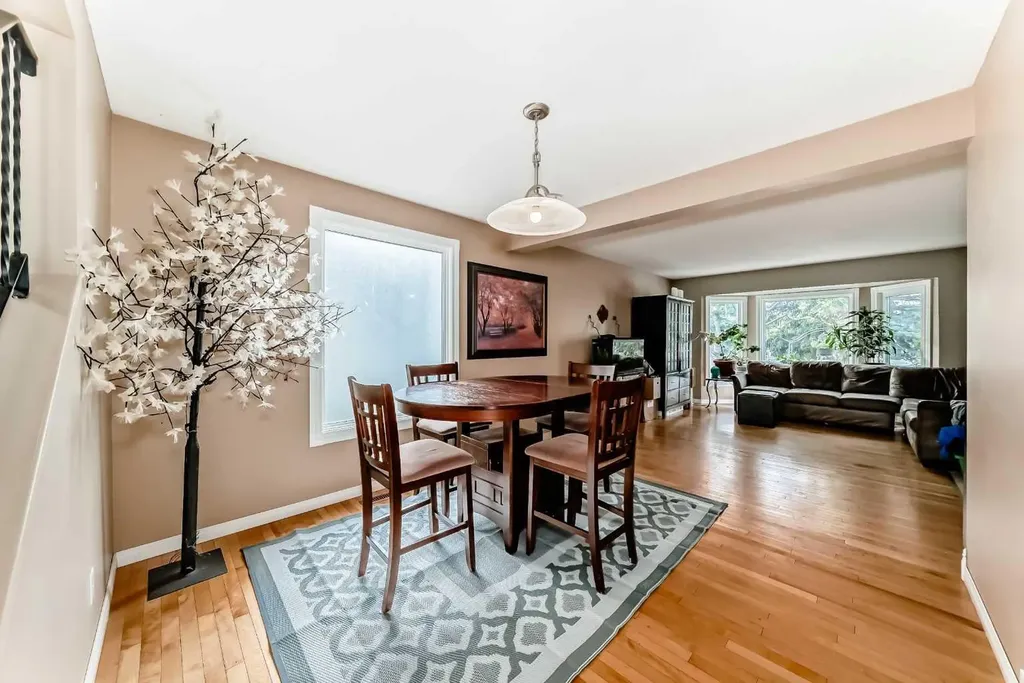 68 Woodview Court SW Calgary AB T2W 4X4