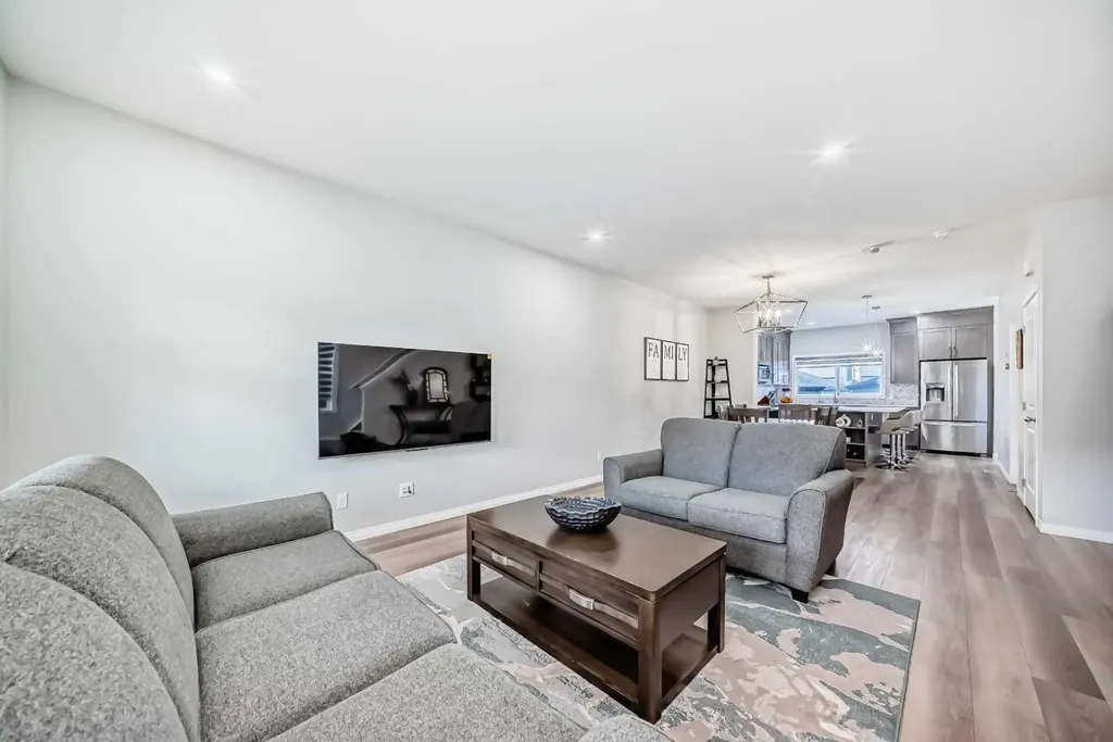 246 Midgrove Mews SW Airdrie AB T4B 5K8
