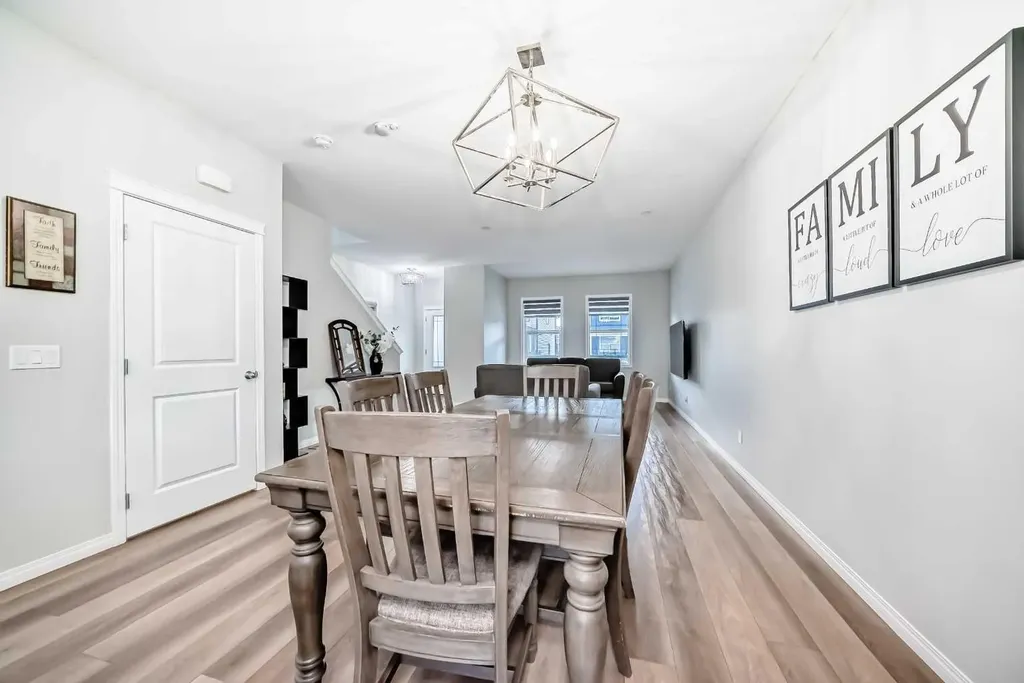 246 Midgrove Mews SW Airdrie AB T4B 5K8