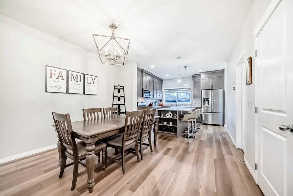 246 Midgrove Mews SW Airdrie AB T4B 5K8