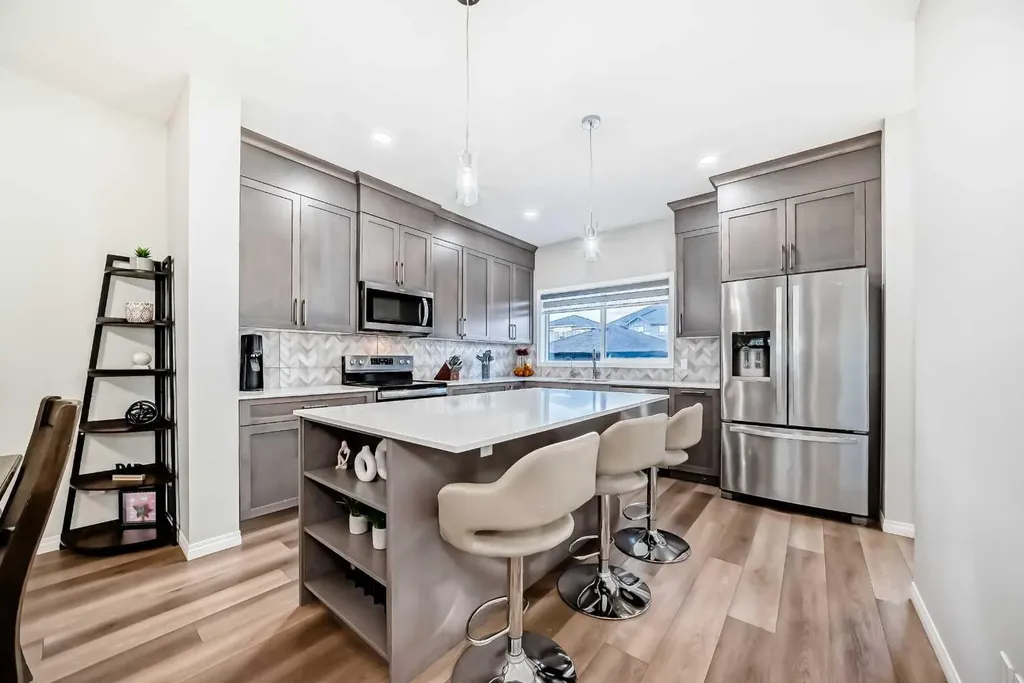 246 Midgrove Mews SW Airdrie AB T4B 5K8