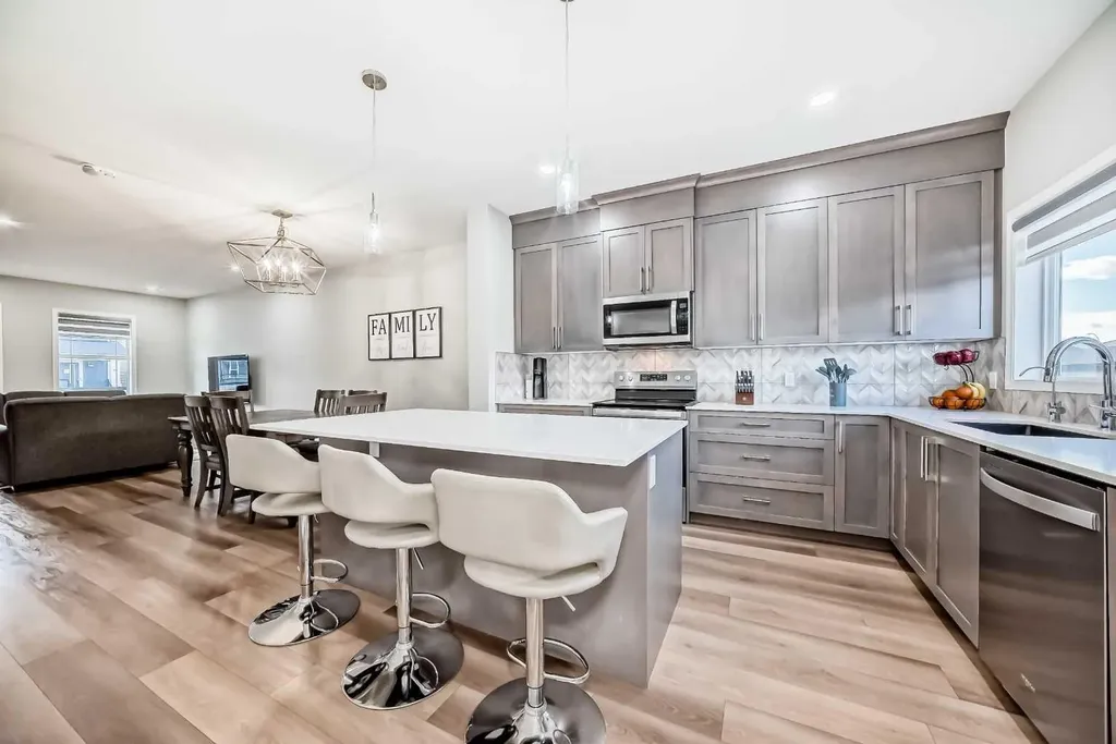 246 Midgrove Mews SW Airdrie AB T4B 5K8