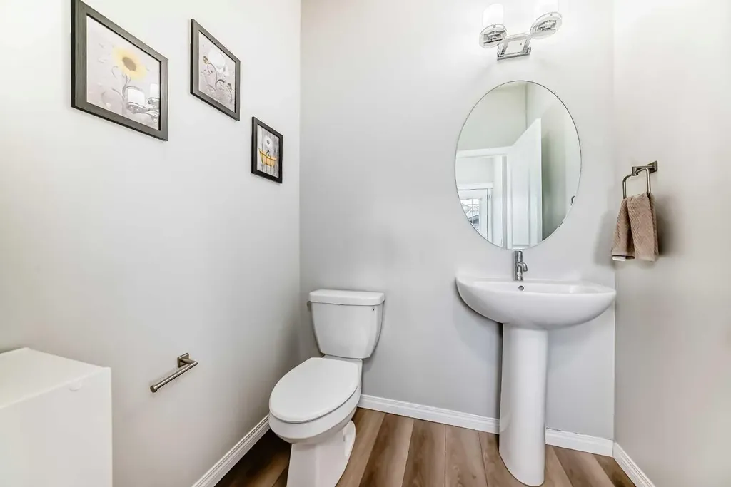 246 Midgrove Mews SW Airdrie AB T4B 5K8