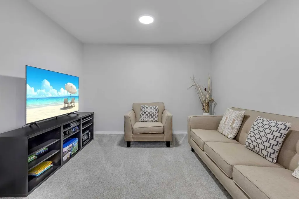 246 Midgrove Mews SW Airdrie AB T4B 5K8