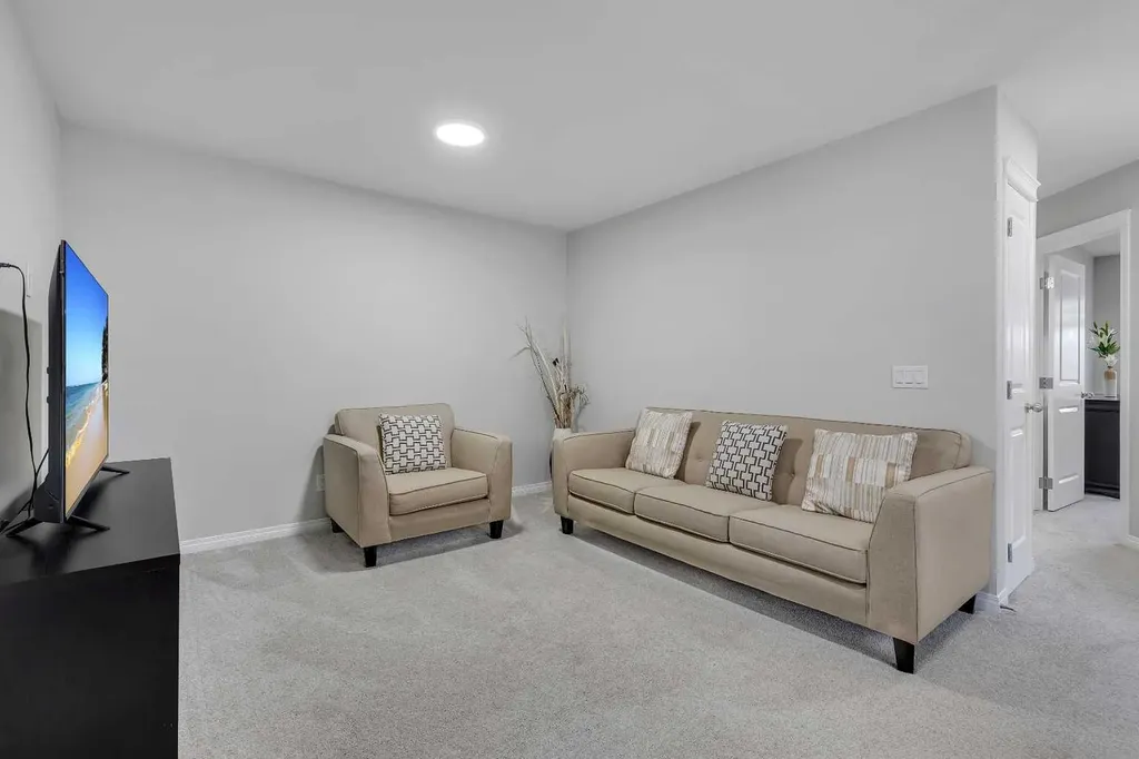 246 Midgrove Mews SW Airdrie AB T4B 5K8
